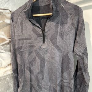 Lululemon Grey-pattern half zip pullover (Medium)